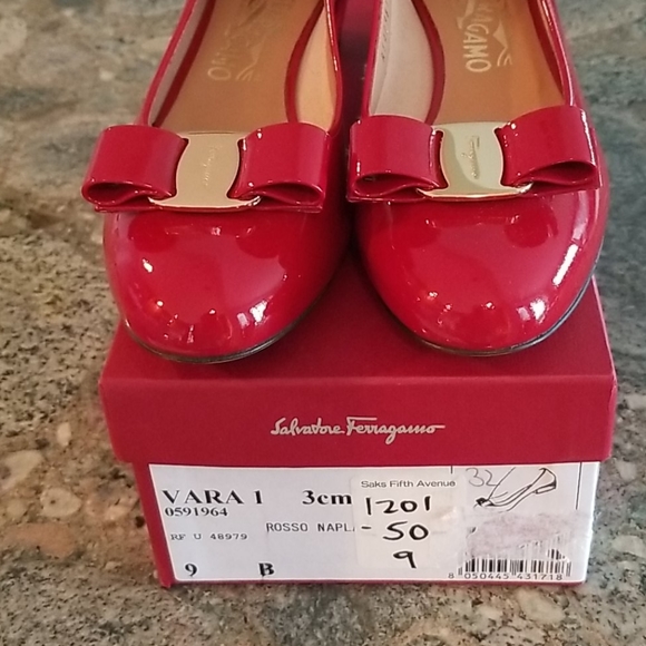 Stunning Red Classic Ferragamo Vara 1 Pump - Picture 5 of 8